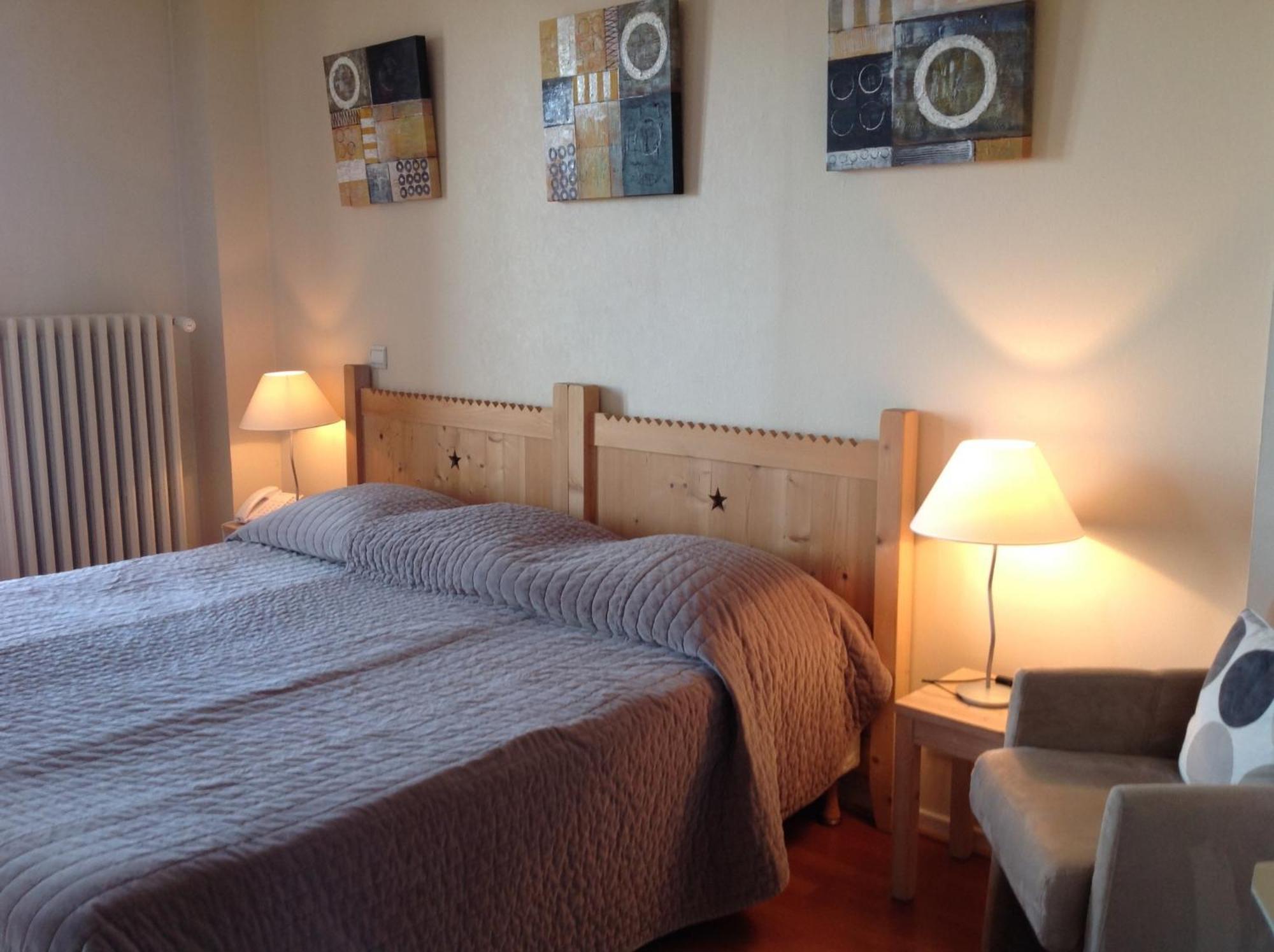 Hotel L'Oasis Évian-les-Bains Habitación foto